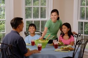 Bericht Jij beslist wat er op tafel komt, je kind beslist hoeveel hij eet. bekijken